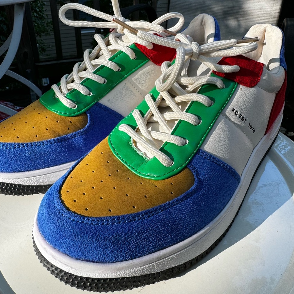 French connection color block shoes. White w/ block coloring. Like new condition